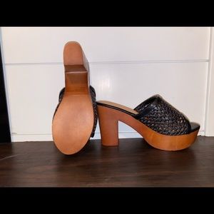 Black chunky clogs/sandals